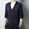 Мужские свитера модного кардиганского свитера Slim Fit Plaid Looting Up с карманами среднего возраста повседневная вязаная одежда