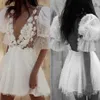Chylne białe sukienki na studniówkę z krótkim rękawami luksusowe paliwowe perły seksowne głębokie v szyja tiul bez pleców linia ręcznie robione koktajl kwiaty p258k