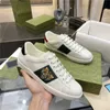 Designer Luxury White 457132 Ace Tiger Patch Broidered Web Leather Sneakers Casual Chores Flat Mat Mat Le cuir Sneaker Trainers avec boîte d'origine