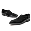 Luxury Men Buty Oxford koronkowe spiczasty palce czarne formalne mężczyzn sukienki zamszowe patchwork krokodylowe nadruki skórzane buty dla mężczyzn 1AA21