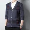 Мужские свитера модного кардиганского свитера Slim Fit Plaid Looting Up с карманами среднего возраста повседневная вязаная одежда