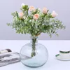 Fiori decorativi Piante artificiali Fiore di simulazione Piccolo bouquet di rose Gypsophila Matrimonio Mano Decorazione domestica