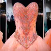 2023 Coral Ball Gowns Quinceanera Dress 연인 가면커 드 크리스탈 구슬 구슬로 된 코르셋 오간자 주름 길이 무도회 가운 달콤한 16 드레스 2698