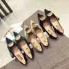 Sukienka buty moccasin femme duża metalowa klamra marka leniwa poślizg na mokasynach europejskie kobiety spiczasty mieszkania espadrilles scarpe donna bestie butów l230721