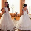 Första nattvardsklänningar för flickor 2020 Scoop Rygglösa applikationer Flower Girls Dress Bows Tulle Ball Gown Pageant Dresses For Little252T