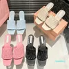 Дизайнер-кожи для скольжения Slip-On Sandal Sundal Summer Outwear Мягкая подошва высокого каблука плиссированные квадратные сандалии для головы обувь женская плоская скользка Slide Slide 35-40