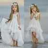 Billiga Bohemian High Low Flower Girl Dresses For Beach Wedding Pageant -klänningar En linje Boho Lace Appliqued Kids First Holy Communion D2804