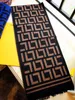 180 * 30cm à grande taille Femmes à broder imprimées écharpe en soie Imprimé hivernard Foulard Satin Square Craquins Châles de créateur de luxe 180 * 65 cm Brown Fexp