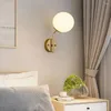 Luminária de parede moderna LED nórdica luz de cabeceira para quarto simples abajur de vidro criativo sala de estar corredor luminária