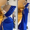 2023 Arabe Robes De Bal Aso Ebi Luxueux Cristaux Perlés Bleu Royal Illusion Col Haut Robe De Soirée Gaine Une Épaule Split M301R