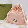 Sacos de Cosméticos de Balcão G Marca Pequenos Sacos de Maquiagem com Cordão Floral Sacos de Compras Grande Capacidade Cor Rosa Alta Qualidade Estojo de Maquilhagem Pode Floding Bolsa de Menina Designer Novo