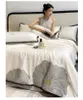 Sängkläder sätter is silk cool quilt högkvalitativ luftkonditioneringssatin sommarväv enstaka tunna täcken spets filt 230721