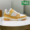 Outdoor Designer schoenen Logo Embossed Trainer Sneaker triple wit zwart geel rood denim hemelsblauw roze luxe casual sneakers platform heren dames trainers