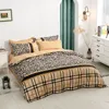 Set di biancheria da letto Luxury Leopard Plaid Stampato Biancheria da letto per la casa Copripiumino Lino Federa Lenzuolo King Full Bed 230720