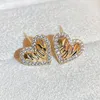 Orecchini a bottone Huitan color oro cuore lusso pavimentato abbagliante CZ squisiti accessori per orecchie da principessa gioielli di moda per le donne