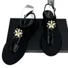 Sandalen diamantbloempantoffels echt lederen designerschoenen sexy damesfeestschoenen metalen letter strandschoenen lakleer hoge hakken effen kleur open teen