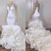 Luksusowe sukienki ślubne syreny seksowne bez pleców ukochane długie pociąg ślubne ślubne suknie ślubne z kaskadowymi falbanami organza spódnica 255nn