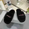 Designer Dames Slippers Dames Wollen Dia's Herfst Winter Pluizige Harige Warme Letters Geborduurde Sandalen Comfortabele Fluffy Home Outdoor Slipper