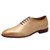 British Trend Mens Dress Shoes Luxury äkta ko läder 2023 Autumn Designer New Style Green Oxfords Wedding Social Shoes Man Man