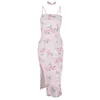 Abiti casual Abito midi con spacco sulla coscia in velluto con stampa floreale di rose di ispirazione vittoriana con girocollo