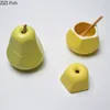 Bottiglie di stoccaggio Barattoli Creativo Bottiglia di condimento per frutta in ceramica Butt Pera Caramelle Scatola portaoggetti per piccoli oggetti Cucina Saliera Scatola per pepe Utensili da cucina 230720