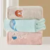 Filtar Swaddling Född dusch Handduk Klass A Tjockad Coral Velvet Filtar Soft Absorberande Baby Badrum Torkning Kids Beds Sheet Home Textile 230720