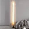 Lámparas de pie exclusivas para lámpara nórdica Vertical minimalista transfronteriza dorada sala de estar dormitorio pantalla acrílica Led