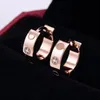 Orecchini a bottone con diamanti in oro di lusso di fascia alta, orecchini classici in acciaio al titanio 316L per donneGrils squisiti regali semplici di moda