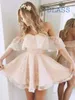 Vestidos de festa Pearl Pink Lace A-Line Mini Homecoming Off the ombro de pescoço de coração de costas com zíper para cima 2023 vestidos de baile com apliques