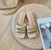 Designer tofflor kvinnors avslappnade platt tofflor sommarstrandskor sandaler lyx läder kvinnors tofflor klassiska rivet sandaler utomhus tofflor