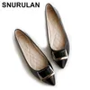 Sapatos formais SNURULAN Moda feminina Sapatos baixos Sapatos barco Sapatos de grife Luxo feminino 2020 Nova decoração de metal pontiagudo Slip-on Sapato de couro L230721