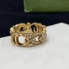 Vintage Tasarımcı Band Rings Kadınlar Moda Kristal Mektup Altın Gümüş Kaplama Aşk Düğün Takı Malzemeleri Yüzük ince oyma parmak yüzüğü