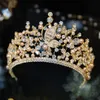 Nouveaux accessoires de cheveux de mariage couronne d'or diadème à la main couronnes de mariée vintage beauté or perle bal headpiece245Y