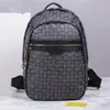 Bolsa de grife de luxo Mochila de grife masculina Mochila de viagem Clássica estampada em lona em relevo combinando couro corrente de ouro alça de ombro mochila em concha mochila