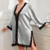 Kvinnors sömnkläder Kvinnor Pyjamas Sexig spets Silk Satin Night Dress Långärmad Nighties V-ringning Nattklänning Nattkläder Lingerie Loungewear PJS