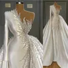 Luxe Kapel Trouwjurken Satijn Kralen Bruiloft Bruidsjurken Een Lange Mouw Trouwjurk Sweep Trein Vestidos De Novia3342