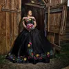 México Charro Preto Sweet 16 Vestidos Meninas Bordado Frisado Fora do Ombro Cetim Vestido de Baile Longo Quinceanera Vestido de Formatura 246U