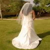 Beliebtes einfaches Design Hochzeit Schleier kurzer Ellbogenlänge Ein Schicht Schnittkanten Tüll Brautzubehör Custom Made225k