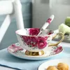 Koppar tefat högkvalitativa Bone China Coffee Cup och tefat satt europeisk blommateps keramiska hem med skedar