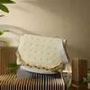 Sac à bandoulière à la mode au design minimal chaud le sac fourre-tout en peau de mouton moelleuse en relief Chaînes en cuir de mouton en cuir véritable de qualité supérieure sac à main sac à main