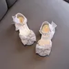 Sandalen AINYFU Zomer Meisjes Pailletten Boog Mode Kinderen s Glitter Parel Platte Prinses Schoenen Leuke Kinderen Ademend Strand 230720