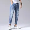 Jeans da uomo Leggings slim estivi Pantaloni larghi casual larghi taglie forti Pantaloni da strada americani con foro di colore chiaro