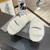 Designer Dames Slippers Dames Wollen Dia's Herfst Winter Pluizige Harige Warme Letters Geborduurde Sandalen Comfortabele Fluffy Home Outdoor Slipper
