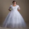 Robe de bal blanche robes de mariée modestes avec demi-manches dentelle perlée appliques princesse église robes de mariée formelle élégante train291w