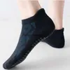 Chaussettes sexy en dentelle respirante pour femmes Points en silicone antidérapant Serviette douce Chaussette au sol avec poignées Fitness en plein air Course à pied Cyclisme Chaussette invisible yoga pilates