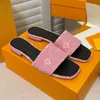 Sandaler tofflor glider casual sko platt bild designer män kvinnor toffel flip flop lyx varumärke lättvikt hus svarta sandaler 01