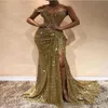 Bescheiden Gouden Pailletten Een Schouder Galajurken Zeemeermin Plooien Ruches Sexy Zijsplit Duiken Custom Made Lange Avond Party Gowns265c