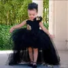 Sevimli Hi-Lo Siyah Kızlar Pageant Elbiseleri 3D Çiçek Altın Aplikler Çiçek Kız Elbiseler Çocuklar Resmi Wear258s