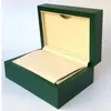 Fashion Watch Boxes Square Red Box dla Watches Bookleta Karta i papiery w języku angielskim228a