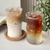 Stichwortempfehlung für Weingläser: Eiskaffeeglas, Strohhalmbecher, Cocktailsaft, transparent